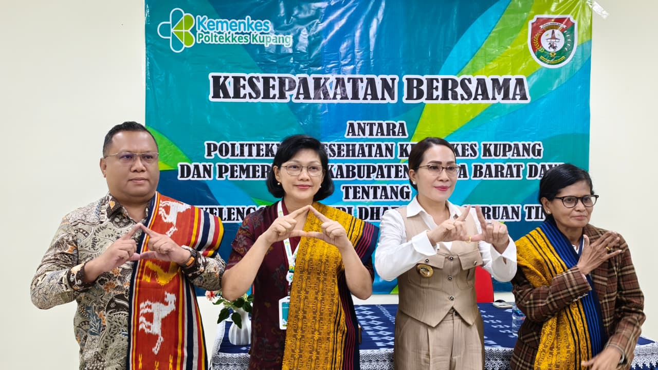 Penandatangan Perjanjian Kerja Sama antara Poltekkes Kemenkes Kupang dan Pemda Sumba Barat Daya